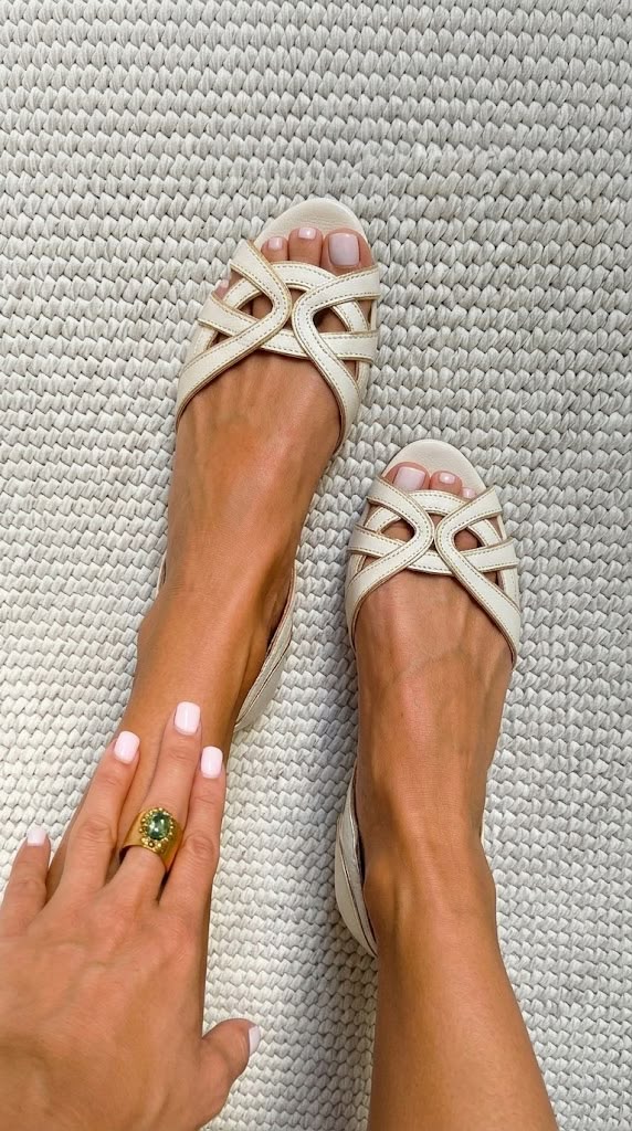 Camilla | Sandalias trenzadas crema elegante